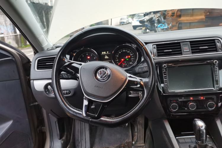 Used Volkswagen Sagitar 2016 230TSI 25th Anniversary Edition Steering Wheel