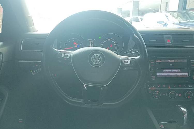 Used Volkswagen Sagitar 2016 230TSI 25th Anniversary Edition Steering Wheel