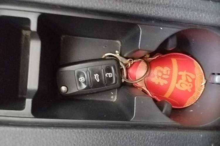 Used Volkswagen Sagitar 2016 230TSI 25th Anniversary Edition Vehicle Key