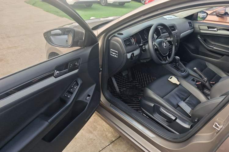Used Volkswagen Sagitar 2016 230TSI 25th Anniversary Edition Driver Seat