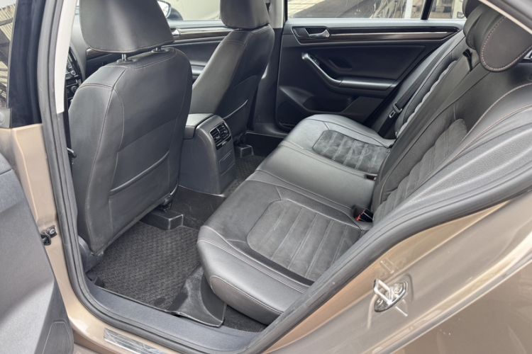 Used Volkswagen Sagitar 2016 230TSI 25th Anniversary Edition Interior 3