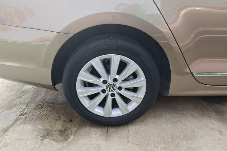 Used Volkswagen Sagitar 2016 230TSI 25th Anniversary Edition Right Rear Wheel Hub