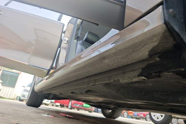 Used Volkswagen Sagitar 2016 230TSI 25th Anniversary Edition Right Side Sill