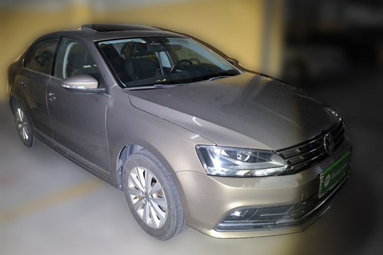 Used Volkswagen Sagitar 2016 230TSI 25th Anniversary Edition Front Right 45 Deg