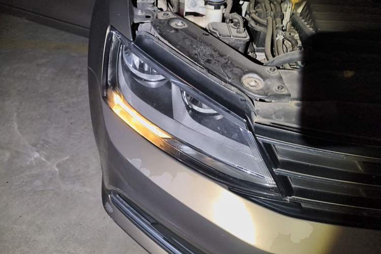 Used Volkswagen Sagitar 2016 230TSI 25th Anniversary Edition Right Front Headlight