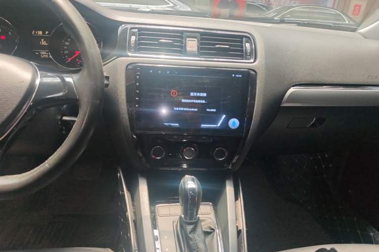 Used Volkswagen Sagitar 2016 230TSI 25th Anniversary Edition Audio And AC Panel
