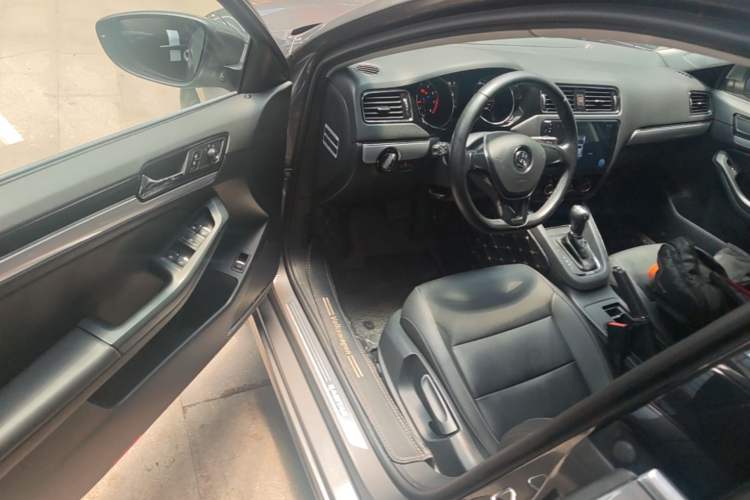 Used Volkswagen Sagitar 2016 230TSI 25th Anniversary Edition Driver Seat