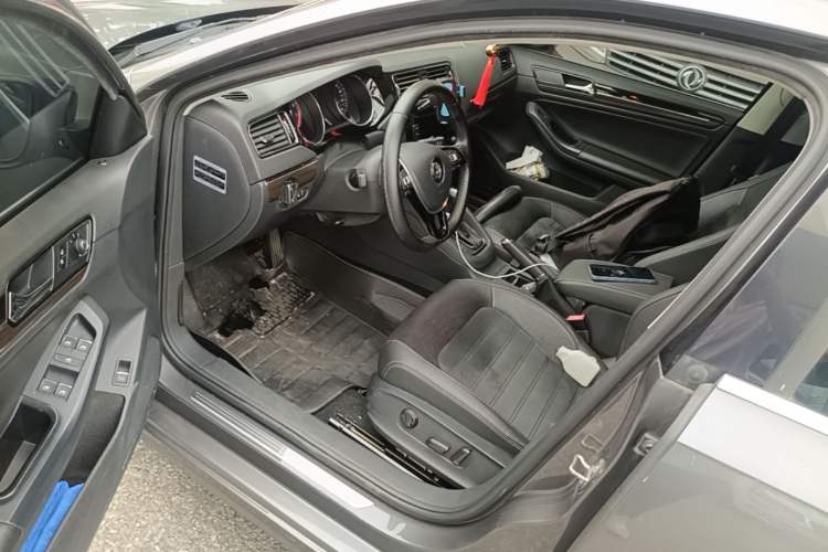 Used Volkswagen Sagitar 2016 230TSI 25th Anniversary Edition Driver Seat