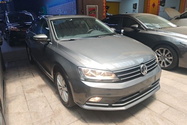 Used Volkswagen Sagitar 2016 230TSI 25th Anniversary Edition Front Right 45 Deg