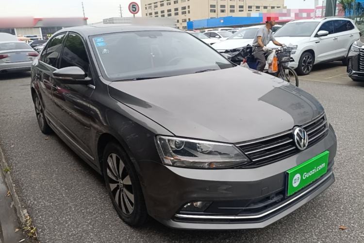 Used Volkswagen Sagitar 2016 230TSI 25th Anniversary Edition Front Right 45 Deg