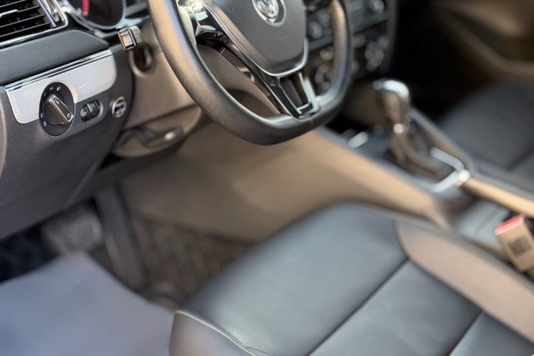 Used Volkswagen Sagitar 2016 230TSI 25th Anniversary Edition Interior 5