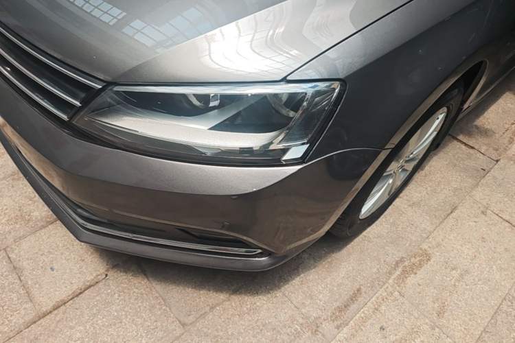 Used Volkswagen Sagitar 2016 230TSI 25th Anniversary Edition Left Front Headlight