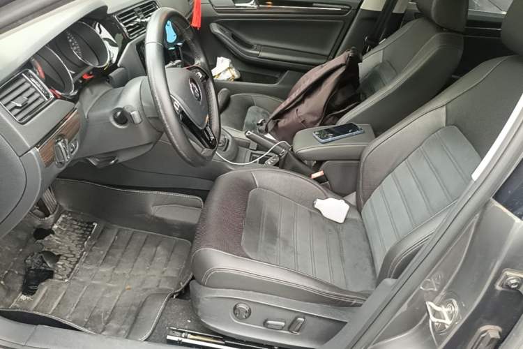 Used Volkswagen Sagitar 2016 230TSI 25th Anniversary Edition Left Front Seat