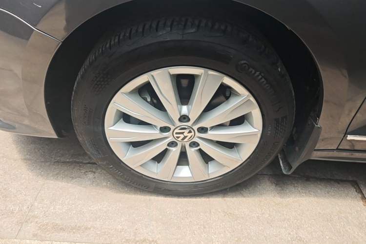 Used Volkswagen Sagitar 2016 230TSI 25th Anniversary Edition Left Front Wheel Hub