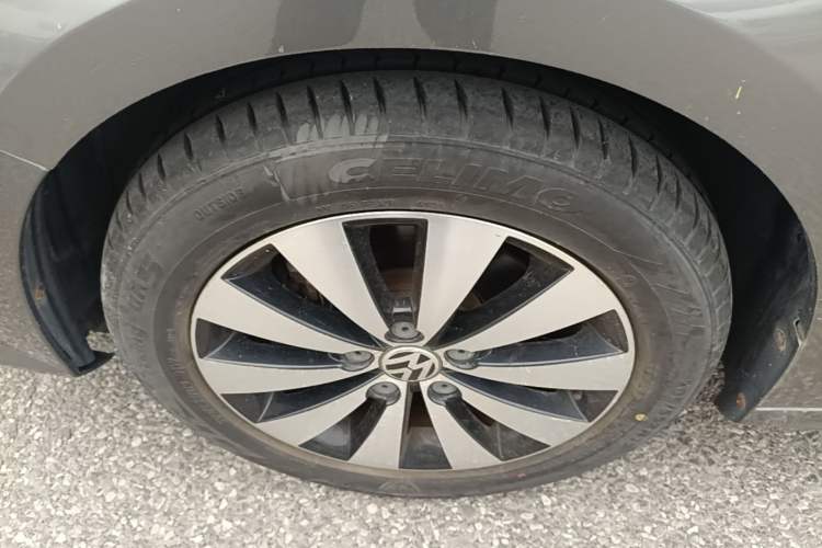 Used Volkswagen Sagitar 2016 230TSI 25th Anniversary Edition Left Front Wheel Hub