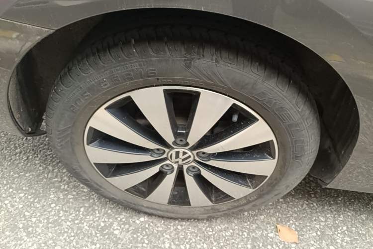 Used Volkswagen Sagitar 2016 230TSI 25th Anniversary Edition Right Rear Wheel Hub