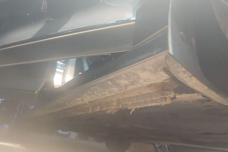 Used Volkswagen Sagitar 2016 230TSI 25th Anniversary Edition Right Side Sill