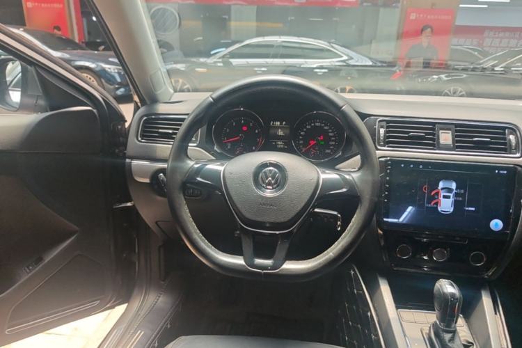 Used Volkswagen Sagitar 2016 230TSI 25th Anniversary Edition Steering Wheel