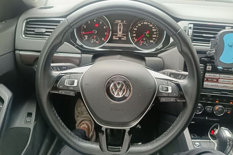 Used Volkswagen Sagitar 2016 230TSI 25th Anniversary Edition Steering Wheel