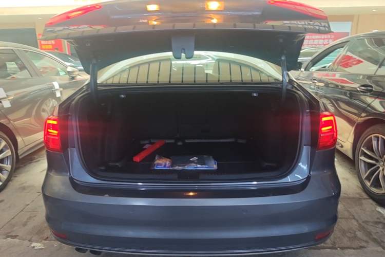 Used Volkswagen Sagitar 2016 230TSI 25th Anniversary Edition Trunk