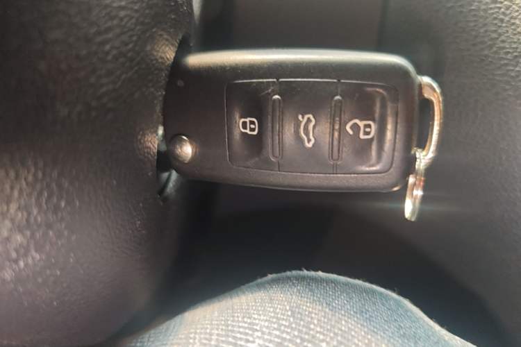 Used Volkswagen Sagitar 2016 230TSI 25th Anniversary Edition Vehicle Key