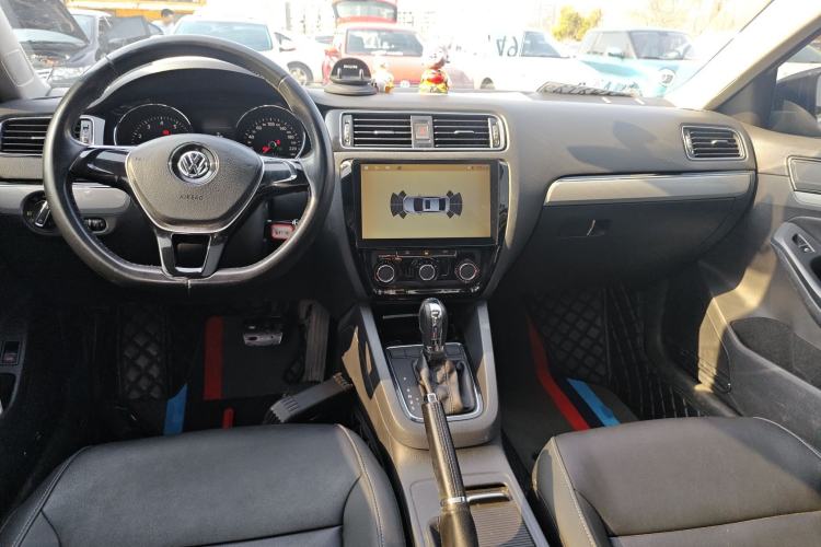 Used Volkswagen Sagitar 2016 230TSI 25th Anniversary Edition Center Console