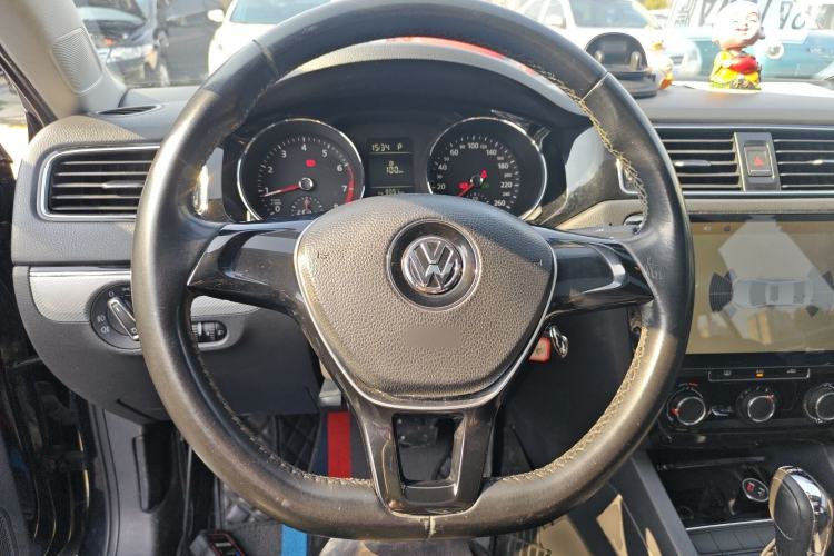 Used Volkswagen Sagitar 2016 230TSI 25th Anniversary Edition Steering Wheel