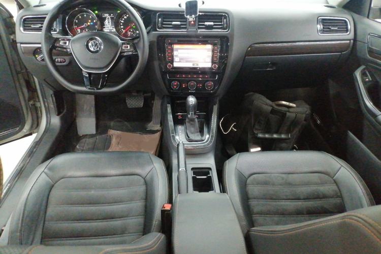 Used Volkswagen Sagitar 2016 230TSI 25th Anniversary Edition Interior 2