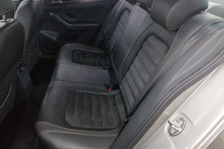 Used Volkswagen Sagitar 2016 230TSI 25th Anniversary Edition Interior 4