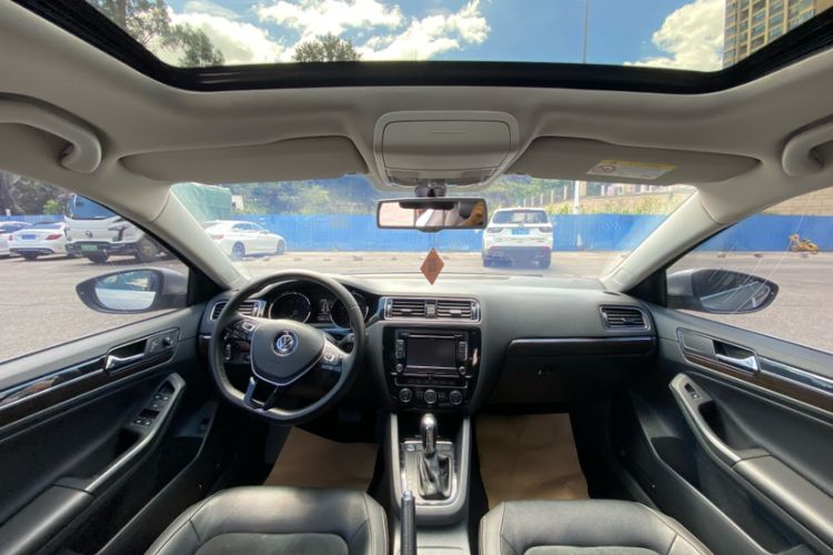 Used Volkswagen Sagitar 2016 230TSI 25th Anniversary Edition Interior 7