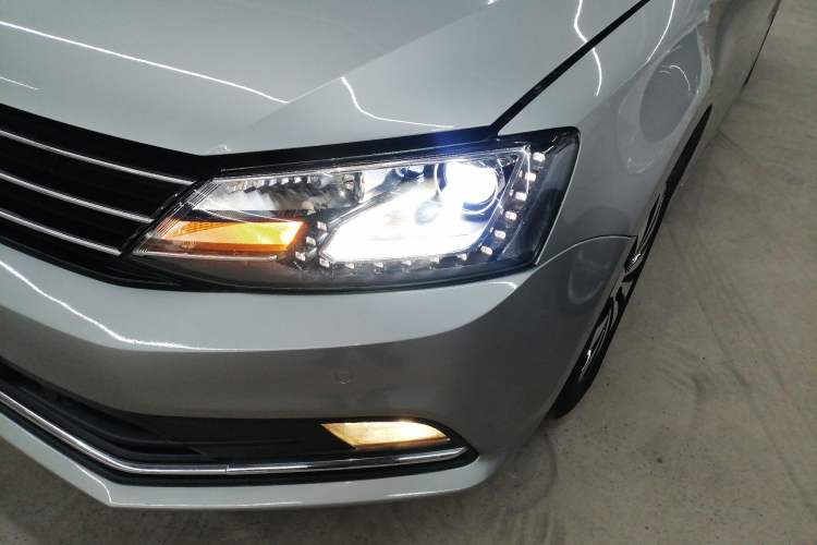 Used Volkswagen Sagitar 2016 230TSI 25th Anniversary Edition Left Front Headlight