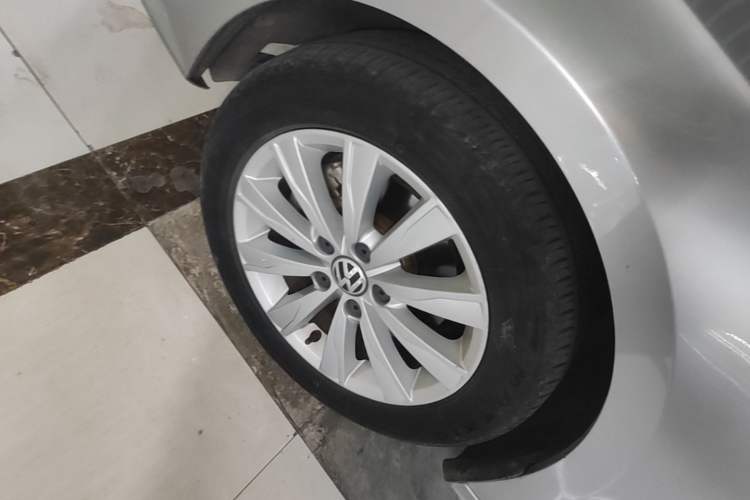 Used Volkswagen Sagitar 2016 230TSI 25th Anniversary Edition Left Front Wheel Hub