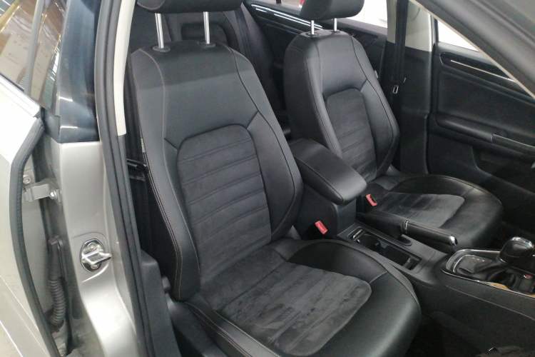 Used Volkswagen Sagitar 2016 230TSI 25th Anniversary Edition Right Front Seat