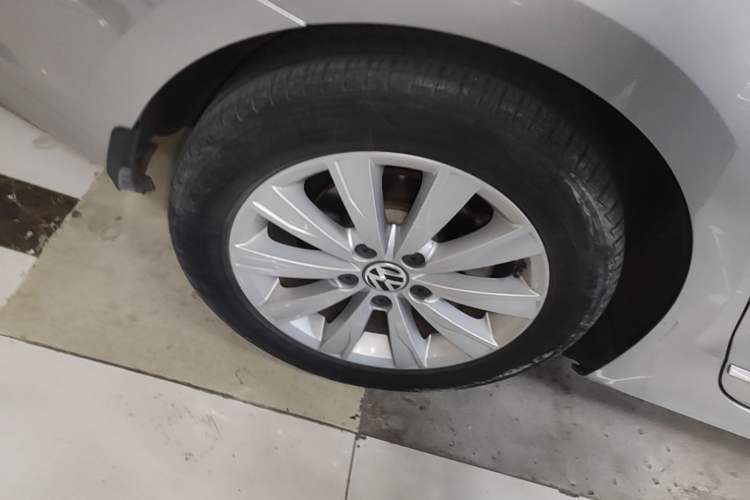 Used Volkswagen Sagitar 2016 230TSI 25th Anniversary Edition Right Rear Wheel Hub