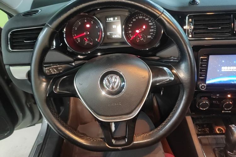 Used Volkswagen Sagitar 2016 230TSI 25th Anniversary Edition Steering Wheel