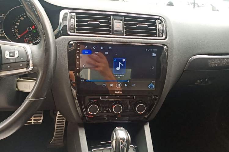 Used Volkswagen Sagitar 2016 280TSI Automatic R-Line Audio And AC Panel