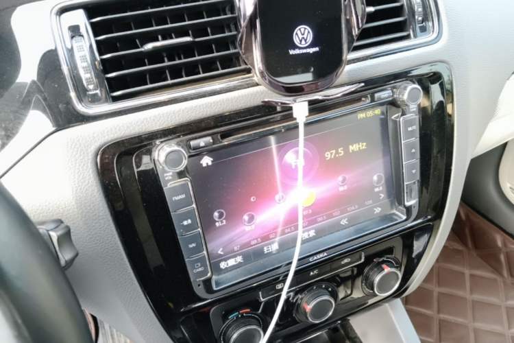 Used Volkswagen Sagitar 2016 230TSI 25th Anniversary Edition Audio And AC Panel