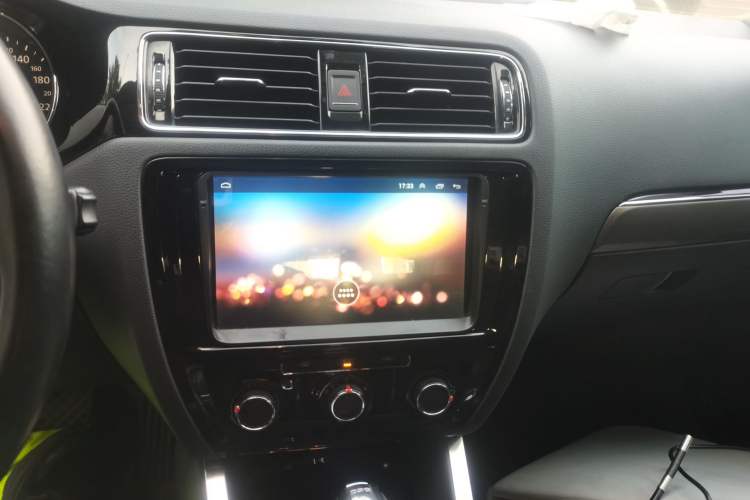 Used Volkswagen Sagitar 2016 230TSI 25th Anniversary Edition Audio And AC Panel
