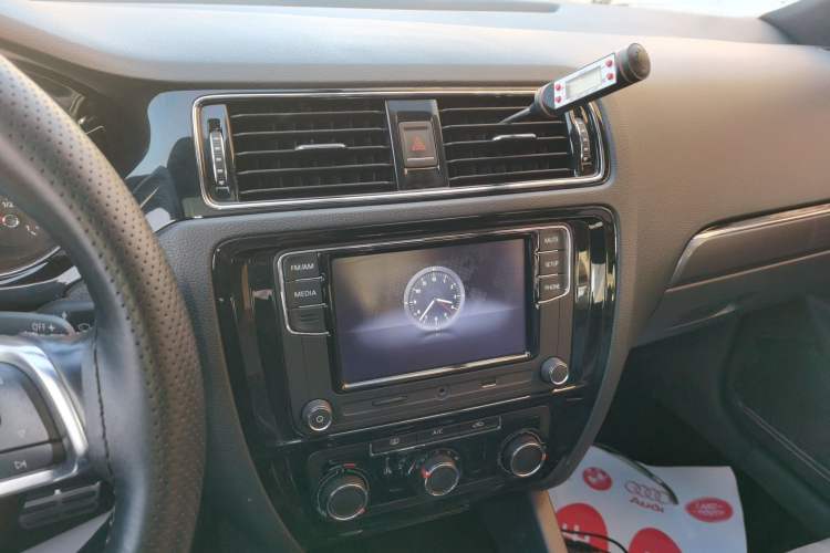 Used Volkswagen Sagitar 2016 280TSI Automatic R-Line Audio And AC Panel
