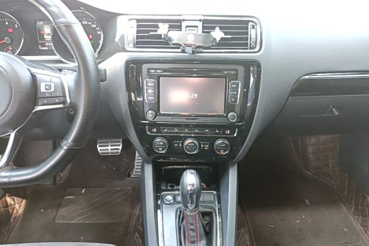 Used Volkswagen Sagitar 2016 2.0 TSI GLI Audio And AC Panel