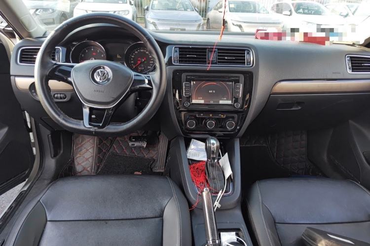 Used Volkswagen Sagitar 2016 230TSI 25th Anniversary Edition Center Console