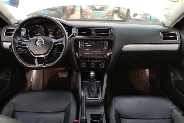 Used Volkswagen Sagitar 2016 230TSI 25th Anniversary Edition Center Console