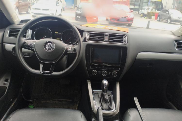 Used Volkswagen Sagitar 2016 230TSI 25th Anniversary Edition Center Console