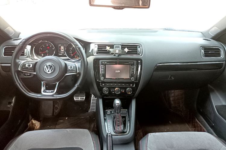 Used Volkswagen Sagitar 2016 2.0 TSI GLI Center Console