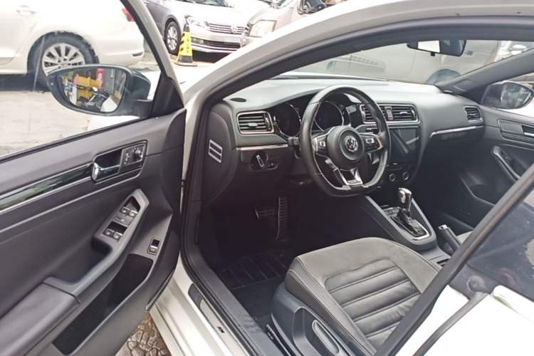 Used Volkswagen Sagitar 2016 280TSI Automatic R-Line Driver Seat