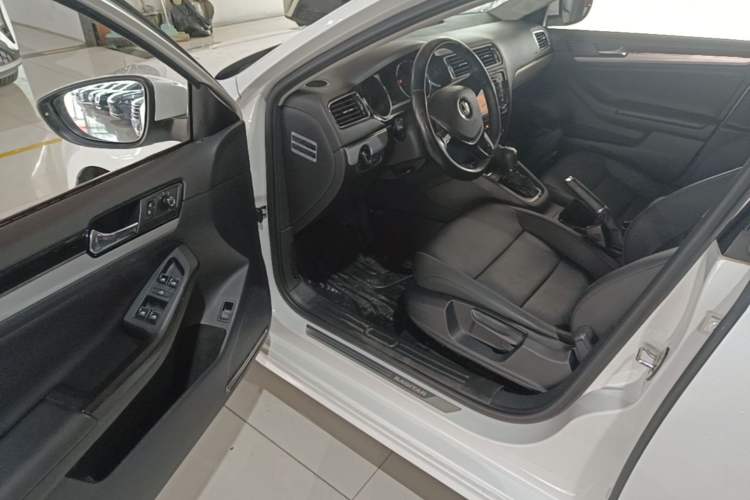 Used Volkswagen Sagitar 2016 230TSI 25th Anniversary Edition Driver Seat
