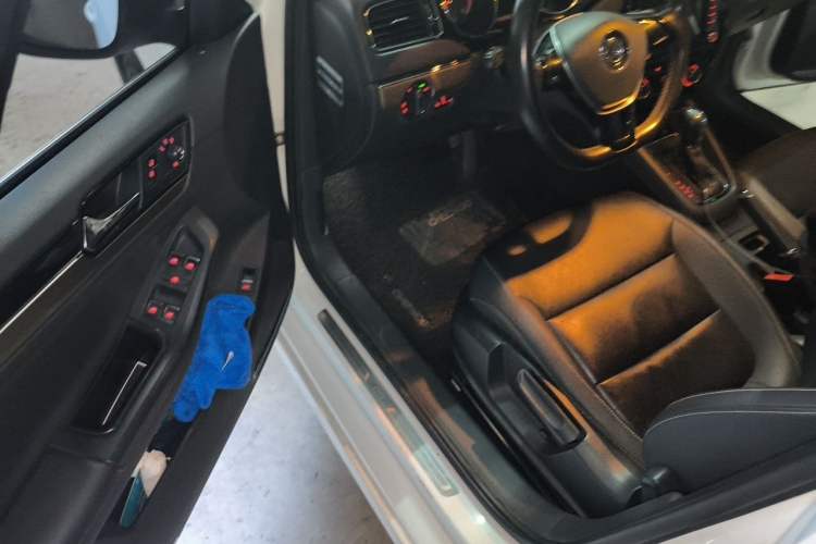 Used Volkswagen Sagitar 2016 230TSI 25th Anniversary Edition Driver Seat