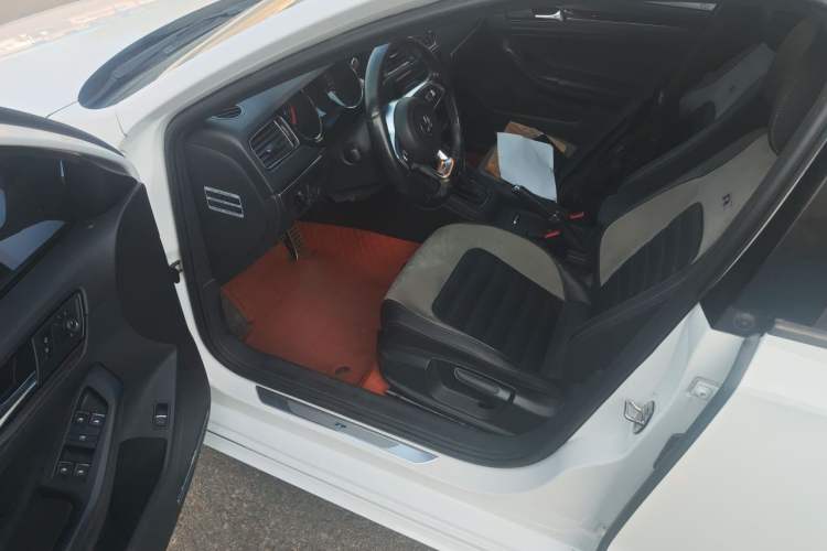 Used Volkswagen Sagitar 2016 280TSI Automatic R-Line Driver Seat