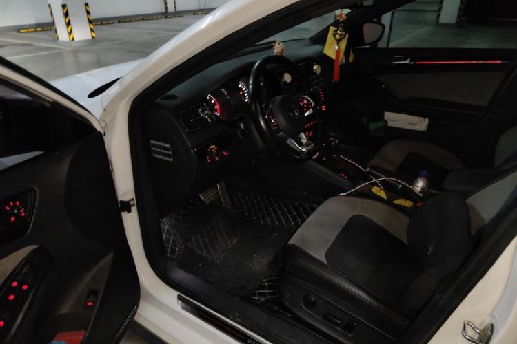 Used Volkswagen Sagitar 2016 2.0 TSI GLI Driver Seat