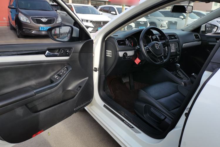 Used Volkswagen Sagitar 2016 230TSI 25th Anniversary Edition Driver Seat
